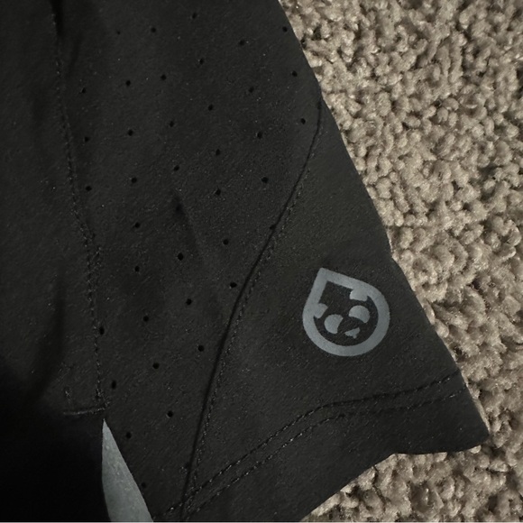 🔥FLASH SALE🔥 Tasc Performance Shorts - Picture 3 of 6